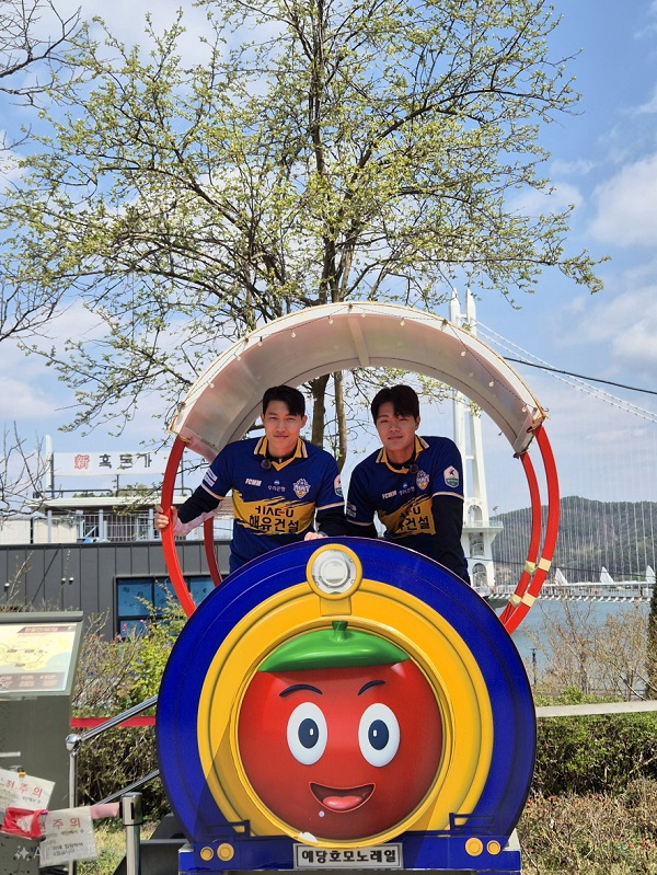 11.충남아산FC 선수단 예산군 방문 모습.jpg