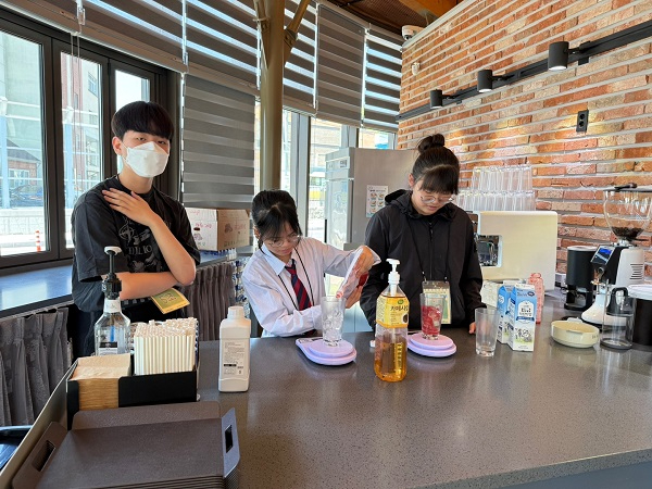 요청사진1.수다벅스 2호점 꿈잡학교.jpg