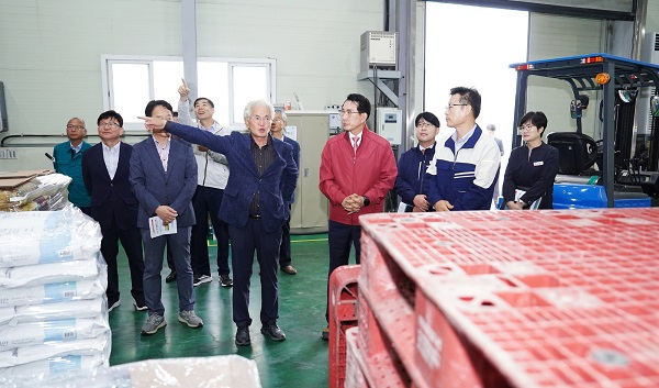 5.15일 고북면 ㈜새들만 본사에서 열린 네덜란드 수출 선적식2.jpg
