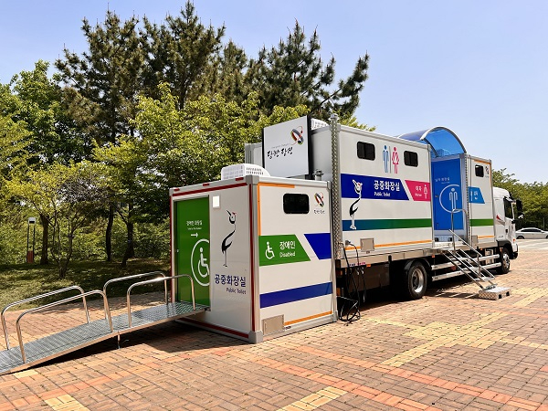 (사진5)차량형 이동식 공중화장실2.JPG