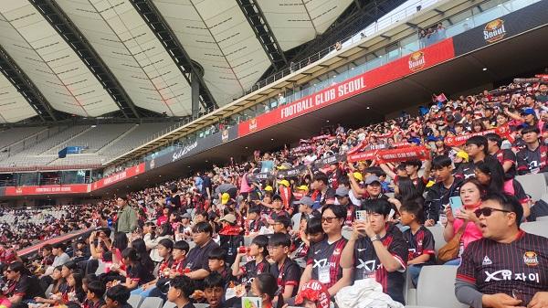(사진1)축구경기관람2.JPG