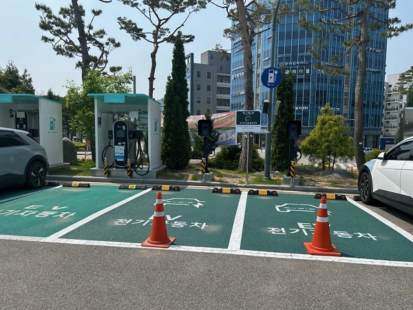 4.예산군청 전기자동차 충전구역 현장 모습.jpg