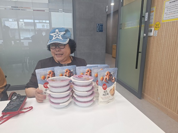 6.대상자 수령사진.jpg